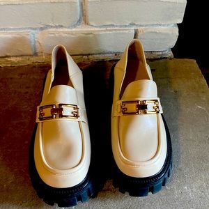 Beige and black chunky loafer